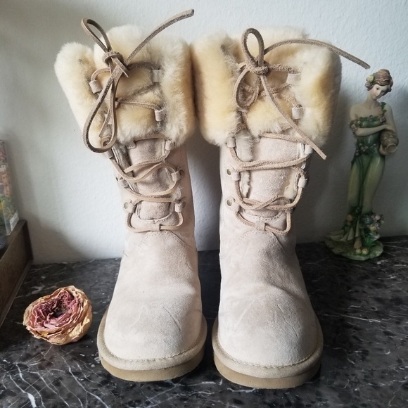 UGG Australia Montclair Sheepskin Lace up boots in cream size